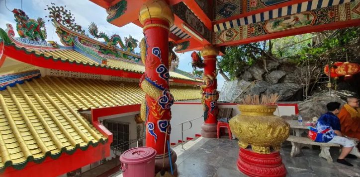 chao-pho-khao-yai-shrine-koh-si-chang-2