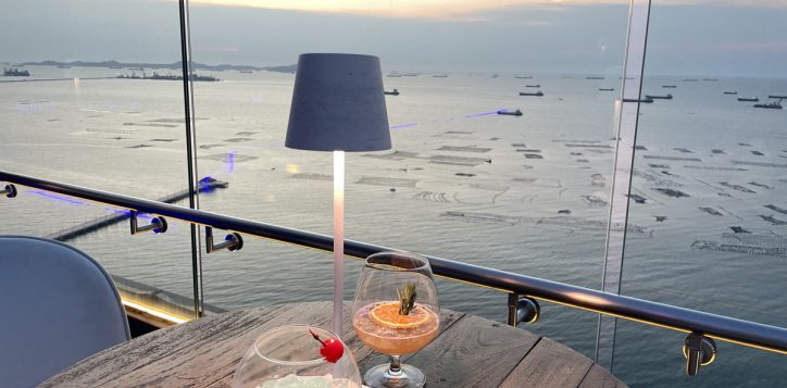 chill-by-the-sea-at-silver-moon-rooftop-bar-novotel-marina-sriracha-2