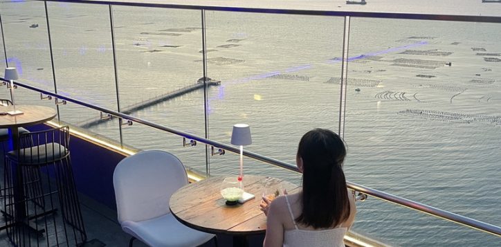 seaside-ambiance-at-silver-moon-novotel-marina-sriracha-2