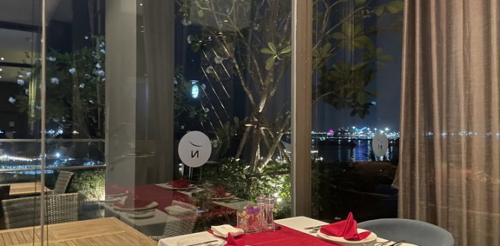 the-ambiance-of-the-restaurant-at-blue-mable-steak-grill-novotel-marina-sriracha-2