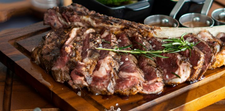 where-to-enjoy-the-finest-steak-and-grill-in-sriracha-blue-mable-steak-grill-novotel-marina-sriracha-2